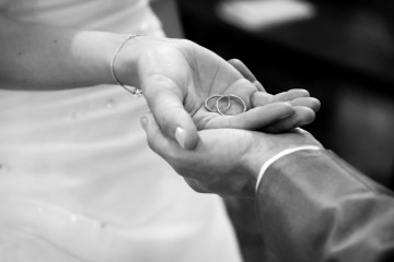 photo des alliances des mariés - photographe de mariage Ile-de-France