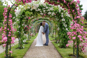 Photos de couple, parc de la roseraie l'hay les roses - photographe de mariage Ile-de-France