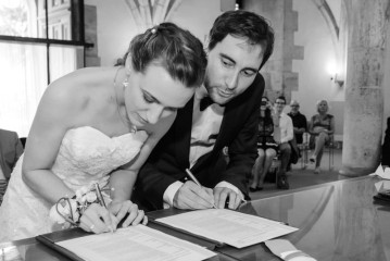 La signature des registres pendant un mariage