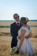 Photos de couple dans un champ de blé - photographe de mariage Ile-de-France