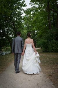 Photos de couple dos préparatifs mariage, photos de couple mariage, photographe de mariage Ile-de-France, Seine-et-marne, Val-de-marne, haut-de-seine, Essonne, Yvelines